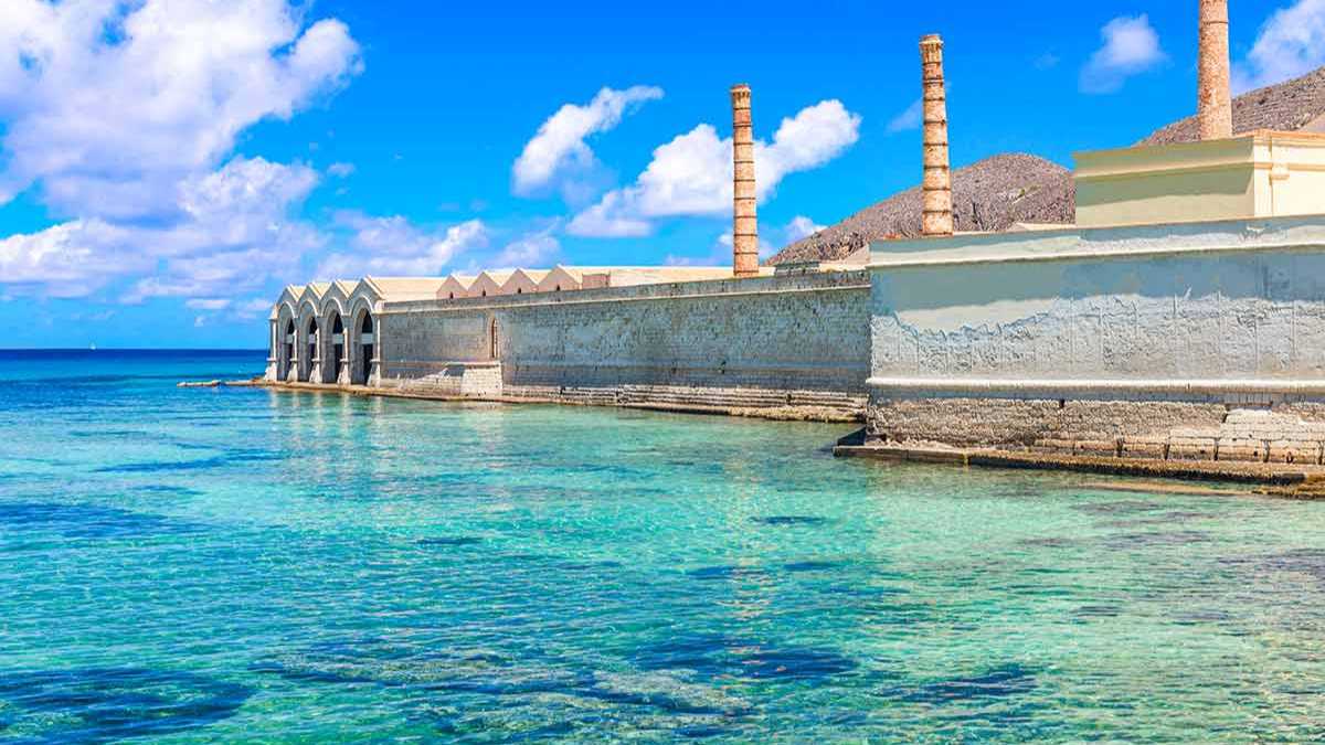 Qual è la spiaggia più bella di Favignana per ogni tipo di viaggiatore?
